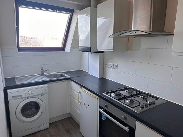 Studio To Rent In Norwood High Street, London, SE27