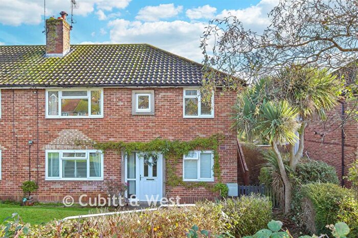 2 Bedroom Apartment For Sale In Jarvis Road, Arundel, West Sussex, BN18