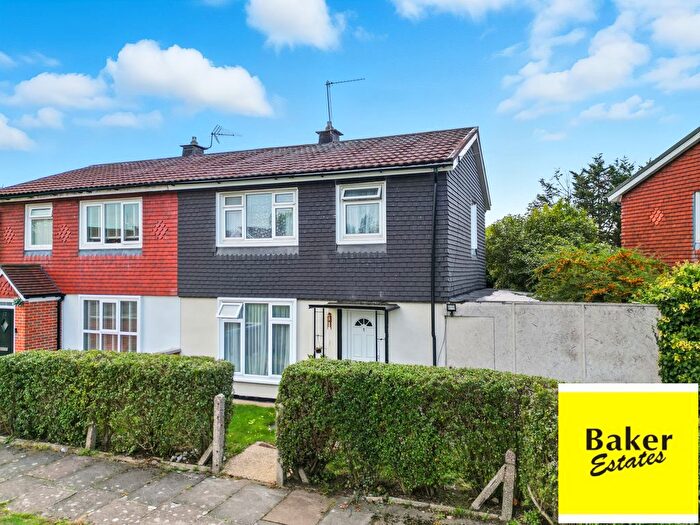 3 Bedroom Semi-Detached House For Sale In Branch Road, Ilford, IG6