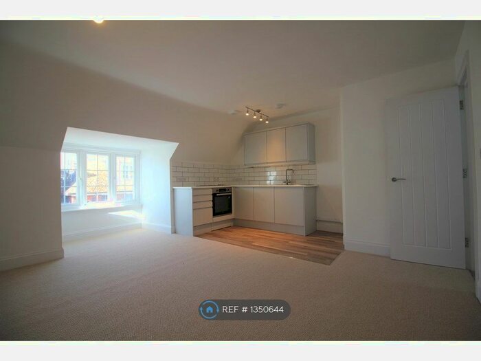 1 Bedroom Flat To Rent In Pier Street, Lee-On-The-Solent, PO13