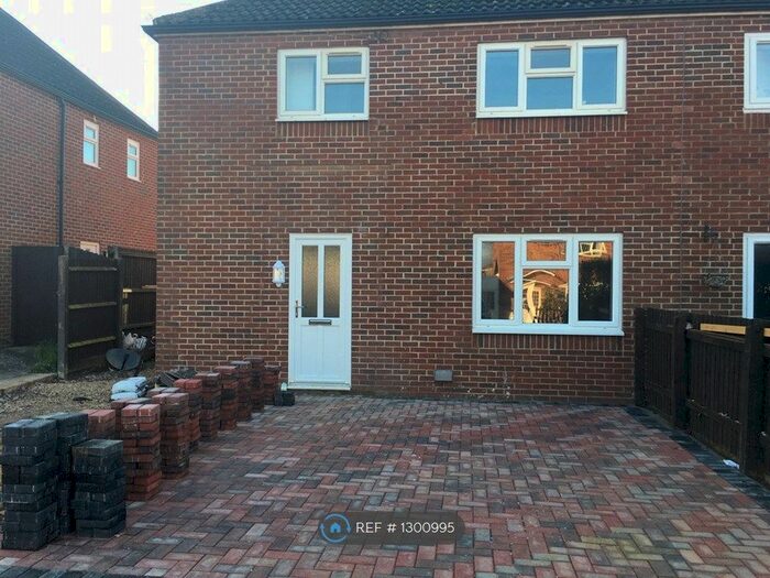 2 Bedroom Flat To Rent In Floor Milestone Rd, Hitchin SG5