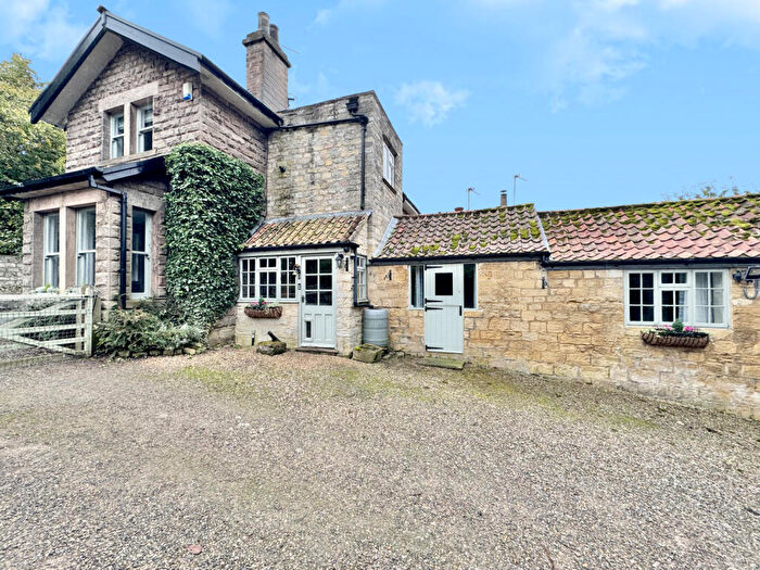 4 Bedroom Semi-Detached House To Rent In Hill Crest, Kirk Deighton, LS22