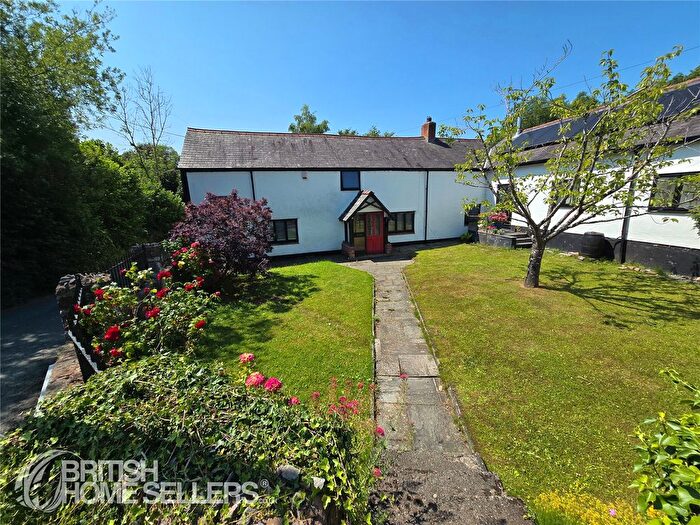 4 Bedroom Semi-detached House For Sale In Ffordd Y Bont, Pontybodkin, Mold, Flintshire, CH7