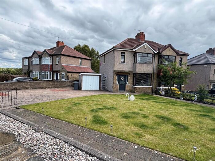 3 Bedroom Semi-Detached House For Sale In Leaventhorpe Lane, Thornton, Bradford, BD13