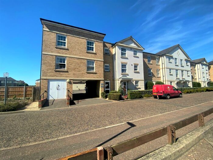 2 Bedroom Flat To Rent In Springfield Road, Chelmsford, CM2