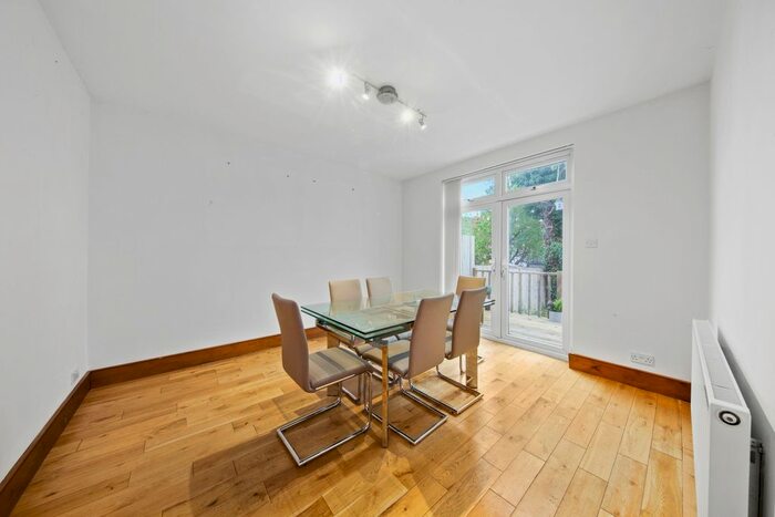 4 Bedroom Semi-Detached House To Rent In Dollis Hill Avenue, Dollis Hill, NW2