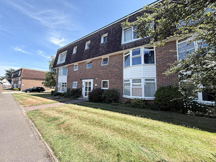 2 Bedroom Flat For Sale In Greystone Avenue, Worthing, BN13