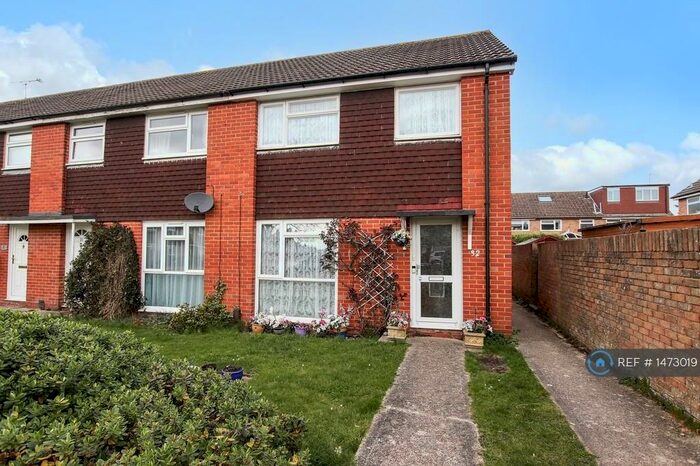 3 Bedroom Semi-Detached House To Rent In Lenhurst Way, Worthing, BN13