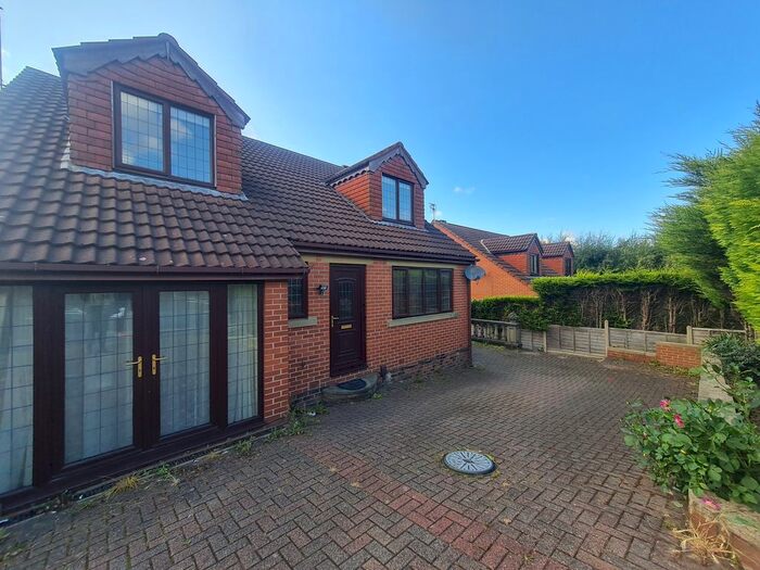 4 Bedroom Detached House To Rent In Cawley Lane, Heckmondwike, WF16