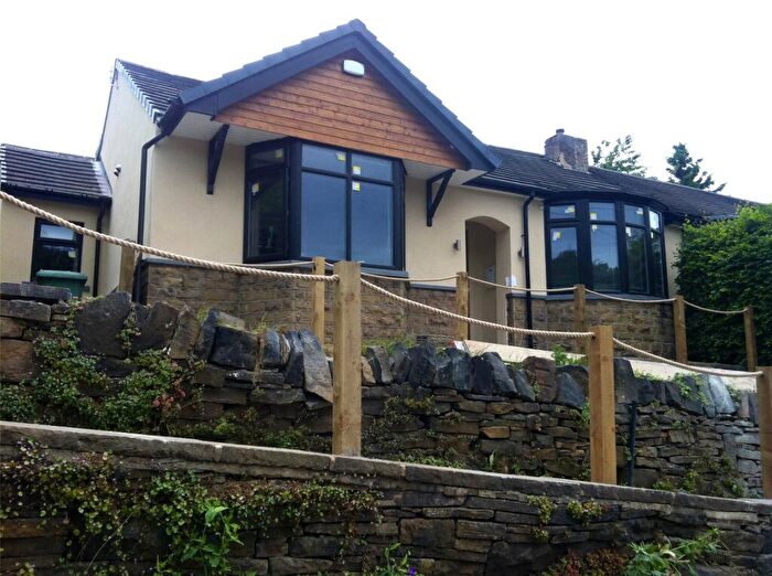 3 Bedroom Bungalow To Rent In Newsome Road, Huddersfield, HD4