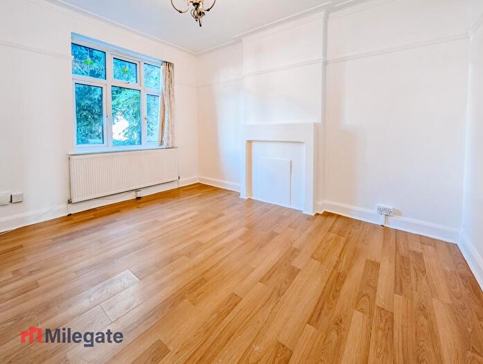 2 Bedroom Flat To Rent In Downhills Court, Philip Lane, London, N15