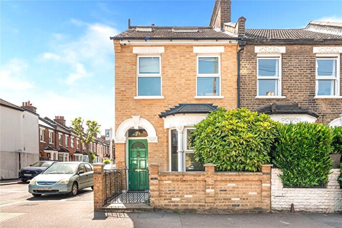 4 Bedroom End Of Terrace House For Sale In Ringwood Road, Walthamstow, London, E17