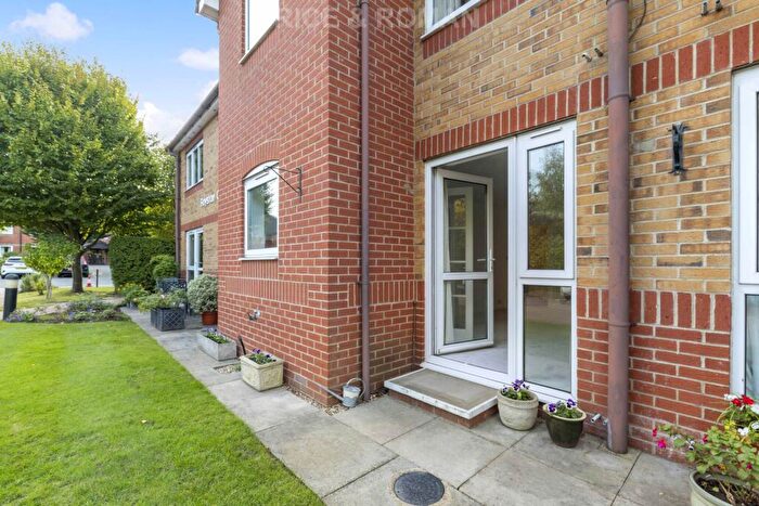 1 Bedroom Retirement Property For Sale In Royston Court, Hinchley Wood, KT10