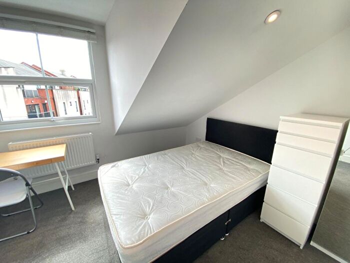 2 Bedroom Apartment To Rent In Advert Flat, Derby Road, Nottingham, NG1