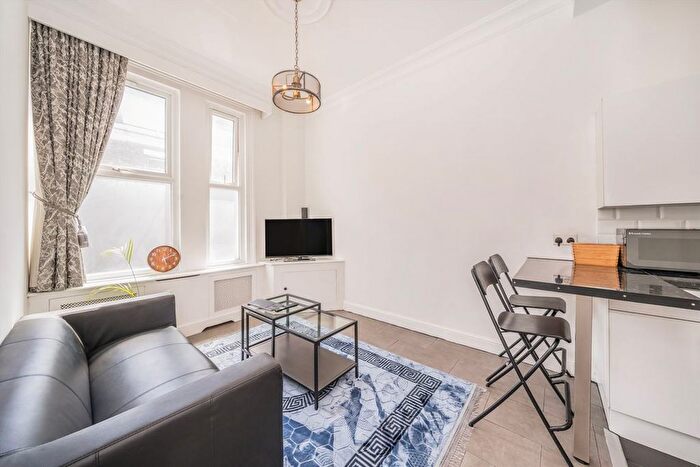 2 Bedroom Flat To Rent In Greyhound Road, Hammersmith, W6