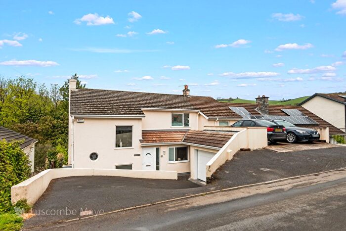 3 Bedroom Detached House For Sale In Old Totnes Road, Buckfastleigh, TQ11