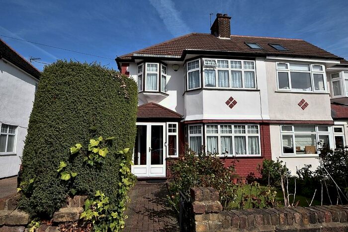 4 Bedroom Semi-Detached House To Rent In Sandringham Gardens, London, N12