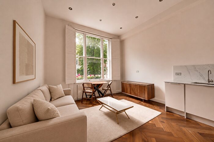 1 Bedroom Flat To Rent In Blenheim Crescent, London, W11