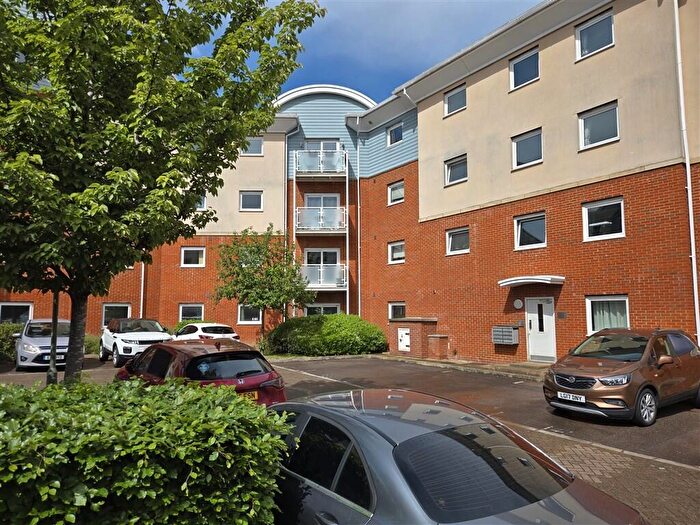 2 Bedroom Flat For Sale In Burrage Road, Redhill, RH1