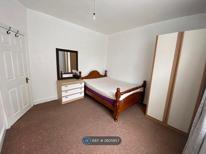 2 Bedroom Flat To Rent In Maswell Park Crescent, Hounslow, TW3
