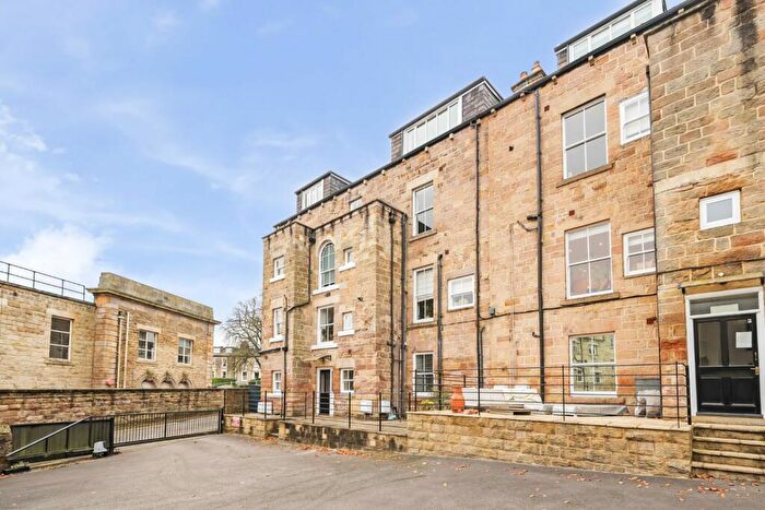 3 Bedroom Flat To Rent In Swan Road, Harrogate, North Yorkshire, HG1