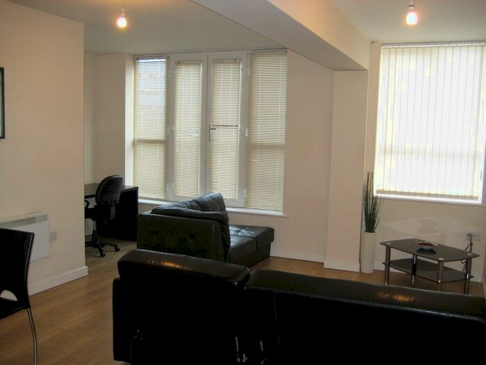 1 Bedroom Apartment To Rent In Mayfair House Large Bedroom - Well Furnished - Parking Available, B4