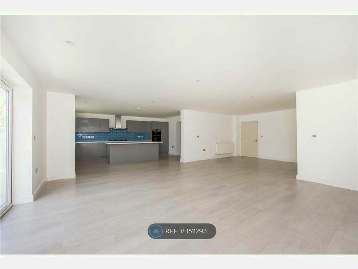 6 Bedroom Semi-Detached House To Rent In Darley Drive, New Malden, KT3