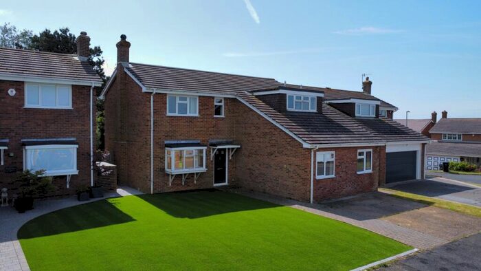 5 Bedroom Detached House To Rent In Mount Caburn Crescent, Peacehaven, BN10
