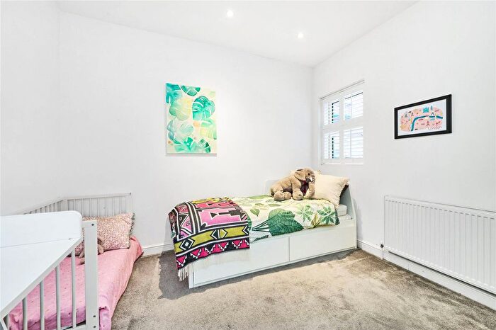 2 Bedroom Flat For Sale In Fallsbrook Road, Furzedown, SW16