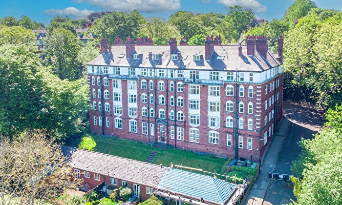3 Bedroom Flat For Sale In Grange Court, North Grange Mount, Leeds, LS6