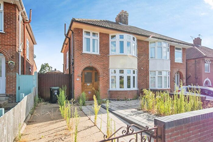3 Bedroom Semi Detached House For Sale In Cliff Lane, Ipswich, IP3