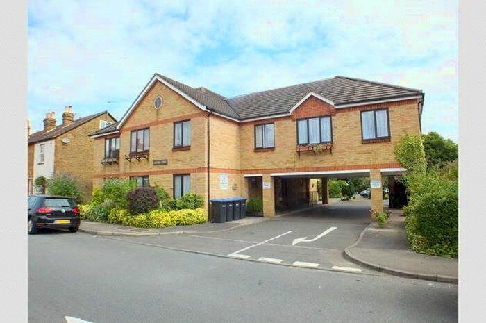 1 Bedroom Flat To Rent In Hythe Park Road, Egham, Surrey, TW20