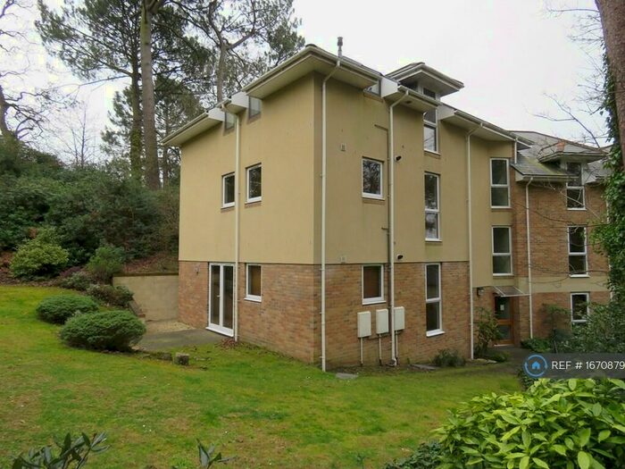 2 Bedroom Flat To Rent In Heavytree Court, Poole, BH14