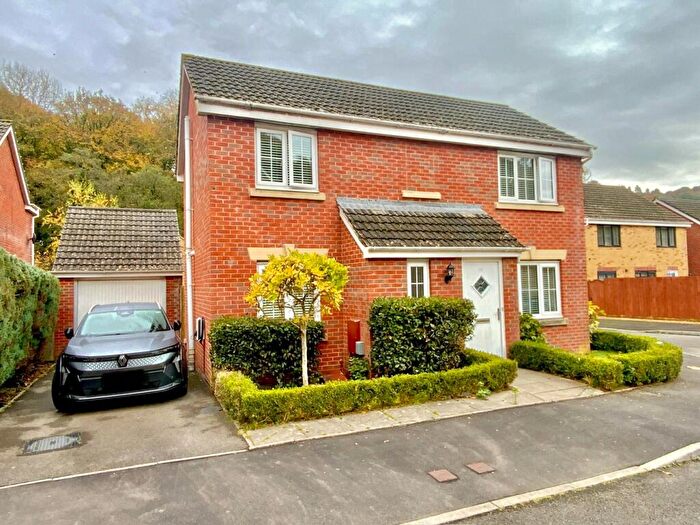 3 Bedroom Detached House For Sale In Coed Celynen Drive, Abercarn, Newport, NP11