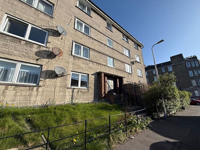 2 Bedroom Flat To Rent In Dundee, Angus, DD4