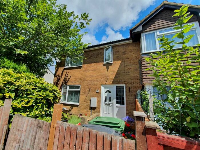 2 Bedroom End Of Terrace House To Rent In Donric Place, Edward Terrace, Hollington, TN38