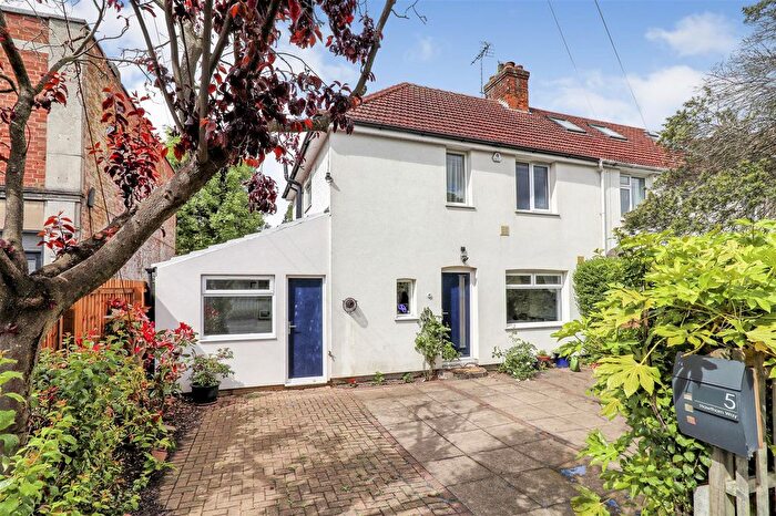 4 Bedroom Semi-Detached House For Sale In Hawthorn Way, Cambridge, CB4