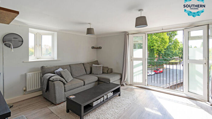 1 Bedroom Flat For Sale In Ross Court, Station Approach, Horley, RH6