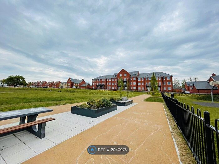 2 Bedroom Flat To Rent In Hardinge Close, Aldershot, GU11