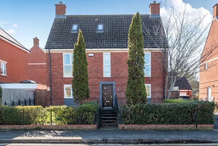 5 Bedroom Detached House For Sale In Okus Road, Swindon, SN1