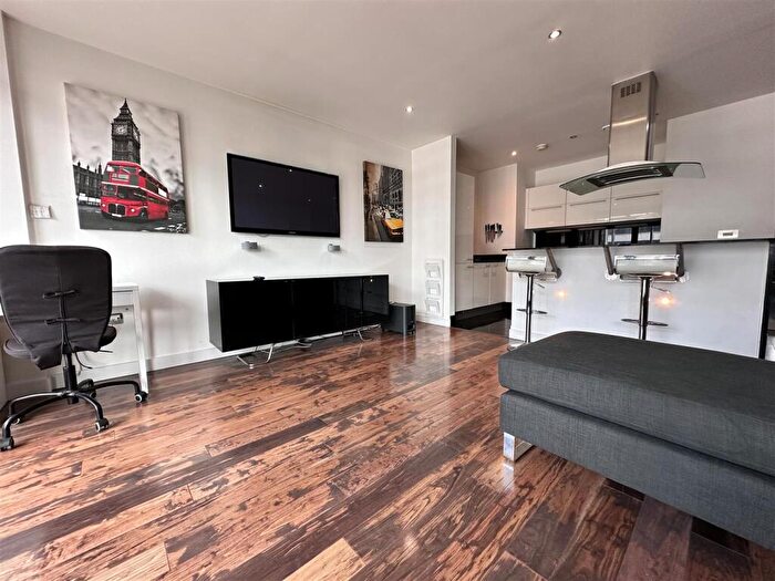 2 Bedroom Apartment To Rent In Deansgate, Manchester, M3