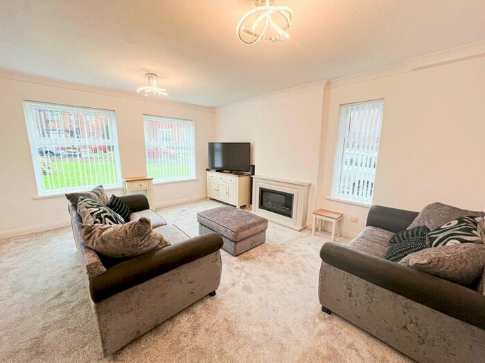 2 Bedroom Flat To Rent In Glenfield Drive, Kirk Ella, Hull, HU10