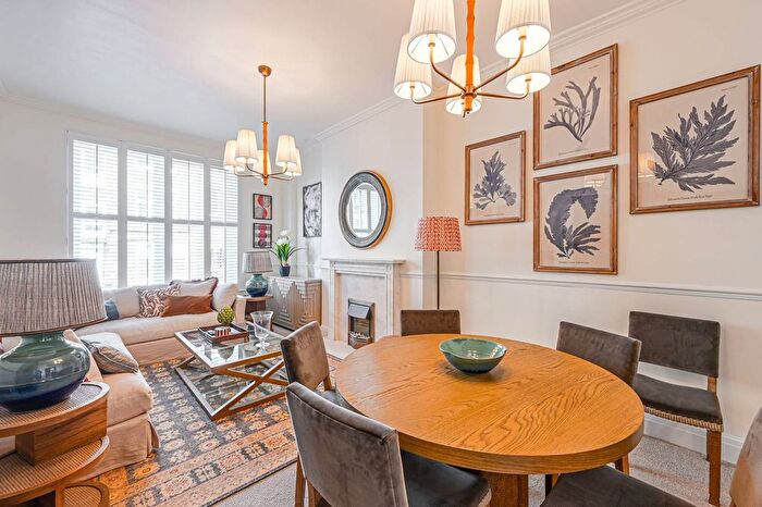 3 Bedroom Flat For Sale In Basil Street, Knightsbridge, London, SW3