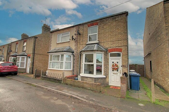 3 Bedroom Semi Detached House For Sale In York Road, Chatteris, PE16