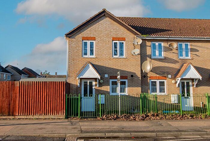 2 Bedroom End Of Terrace House For Sale In Scalford Drive, Peterborough, PE1