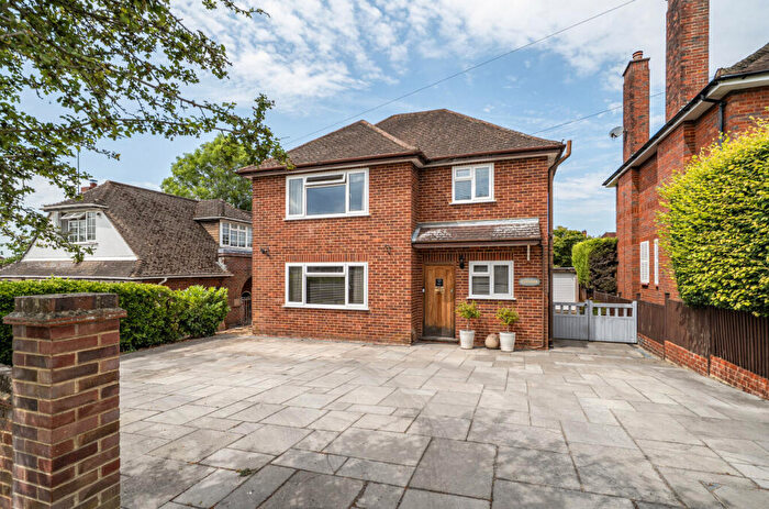 3 Bedroom Detached House For Sale In Highfield Close, Aldershot, Hampshire, GU11