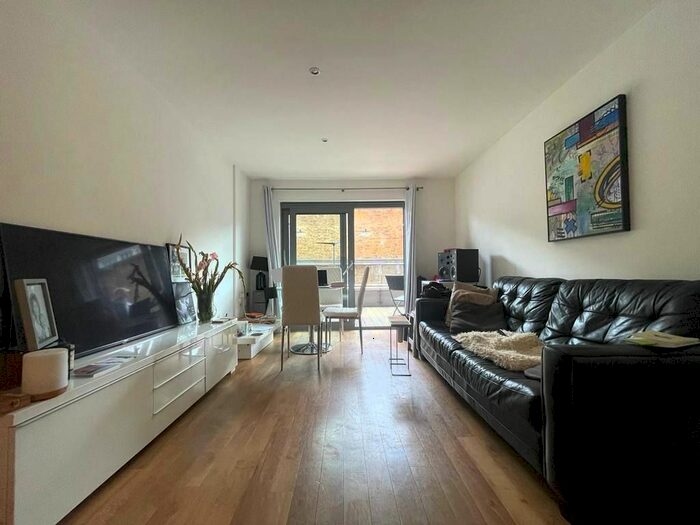 1 Bedroom Flat To Rent In West Carriage House, Royal Carriage Mews, Woolwich, London, SE18