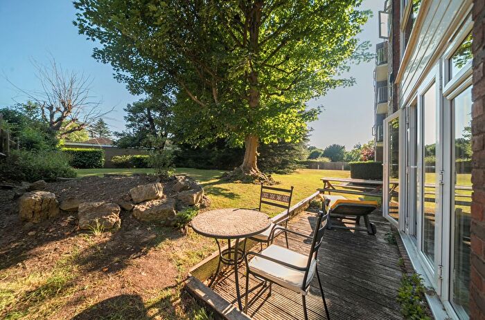 2 Bedroom Flat For Sale In Foxgrove Road, Beckenham, BR3