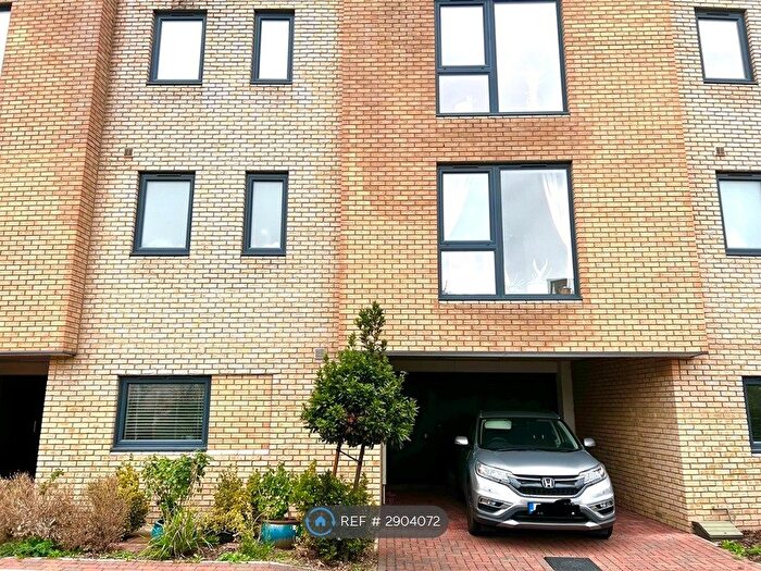 4 Bedroom Detached House To Rent In Ellis Road, Trumpington, Cambridge, CB2