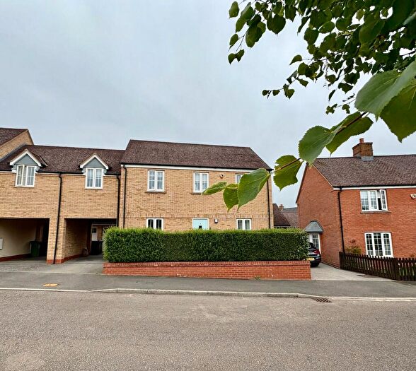 4 Bedroom Link Detached House For Sale In Lincoln, Buckingham, MK18